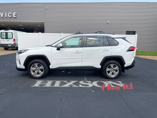 Used 2022 Toyota RAV4 XLE AWD/4WD image 2