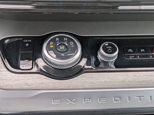 Certified 2025 Ford Expedition Platinum w/ Driver's Package AWD/4WD image 28