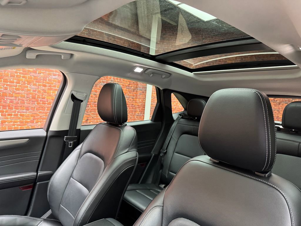 Certified 2022 Ford Escape SEL image 9