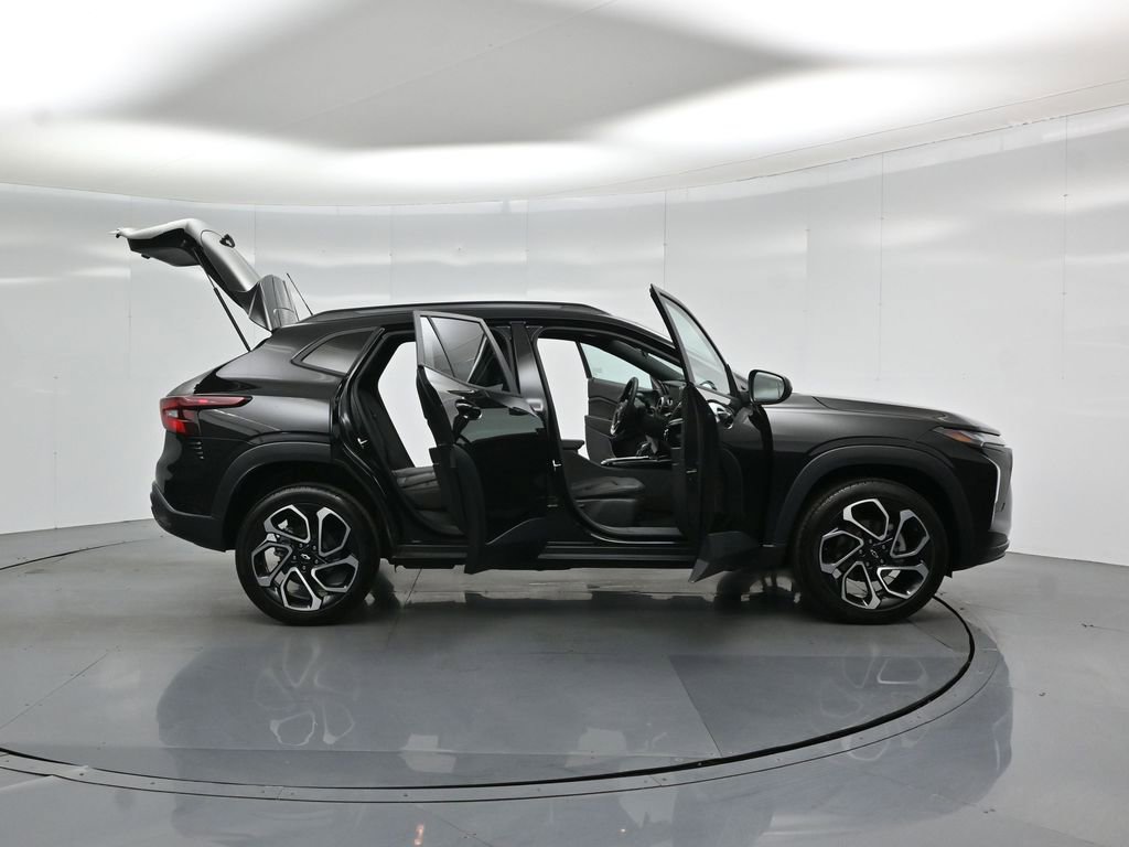 Used 2024 Chevrolet Trax RS w/ Sunroof Package FWD image 4