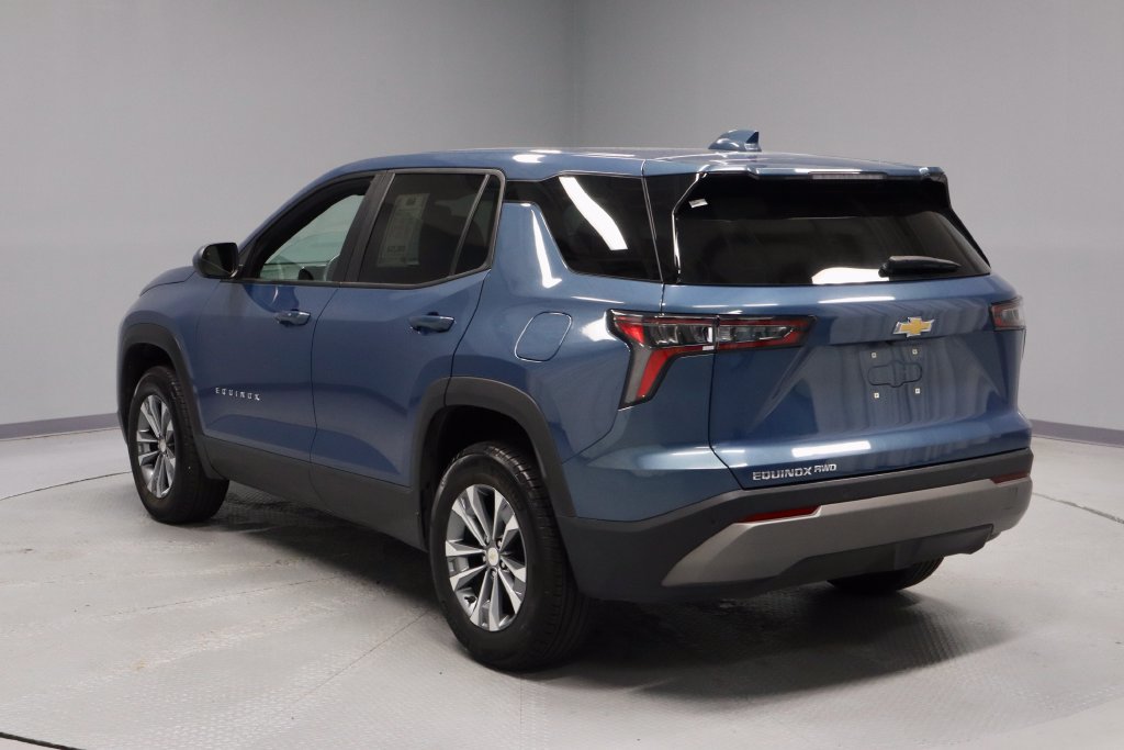 Used 2025 Chevrolet Equinox LT AWD/4WD image 11