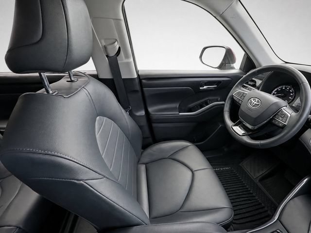 Used 2020 Toyota Highlander XLE AWD/4WD image 18