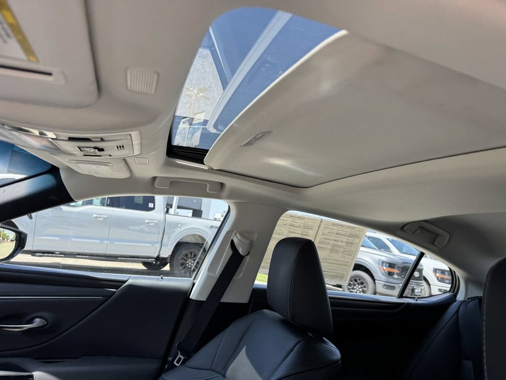 Used 2023 Lexus ES 250 w/ Premium Package AWD/4WD image 17
