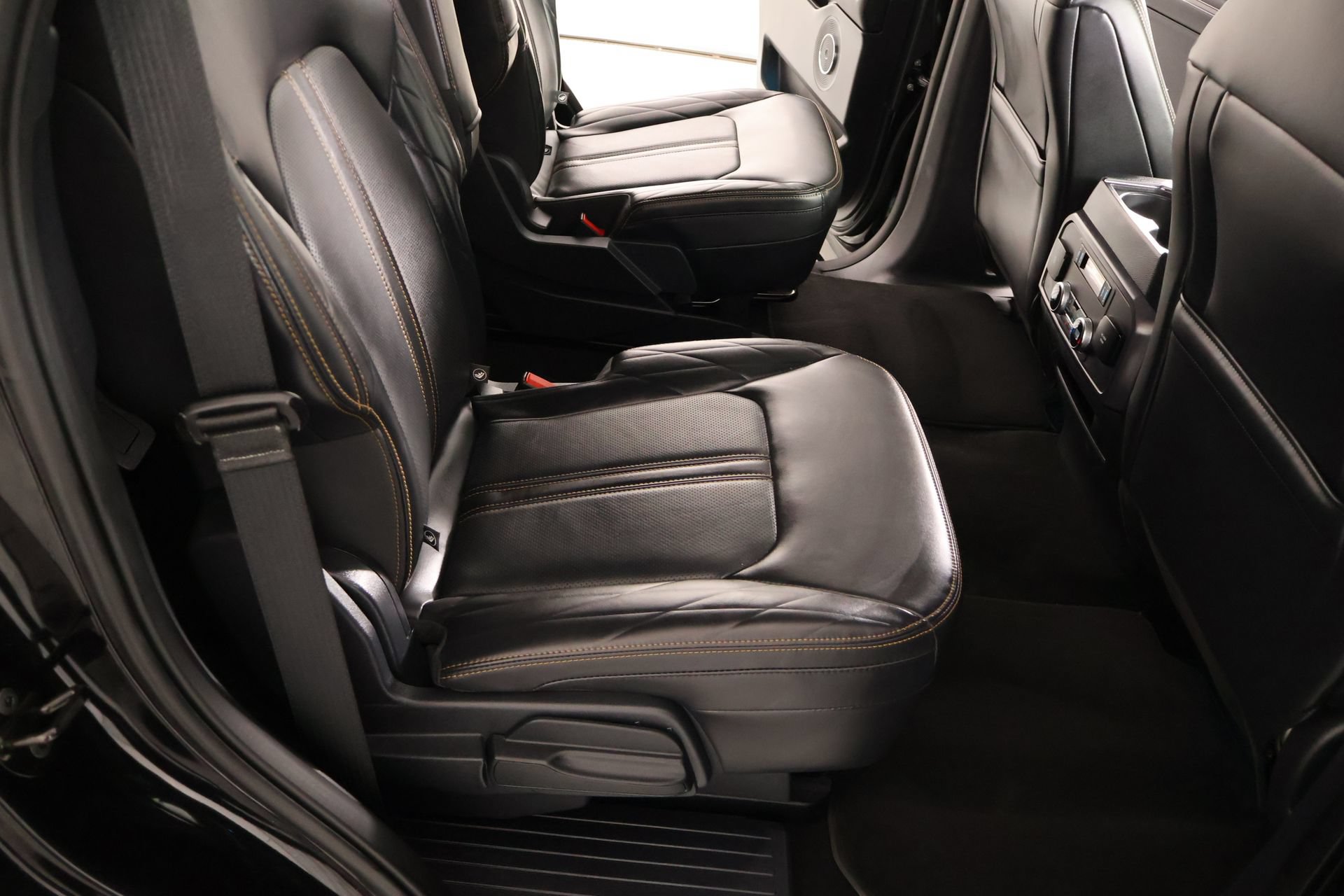 Certified 2024 Ford Expedition Platinum AWD/4WD image 15