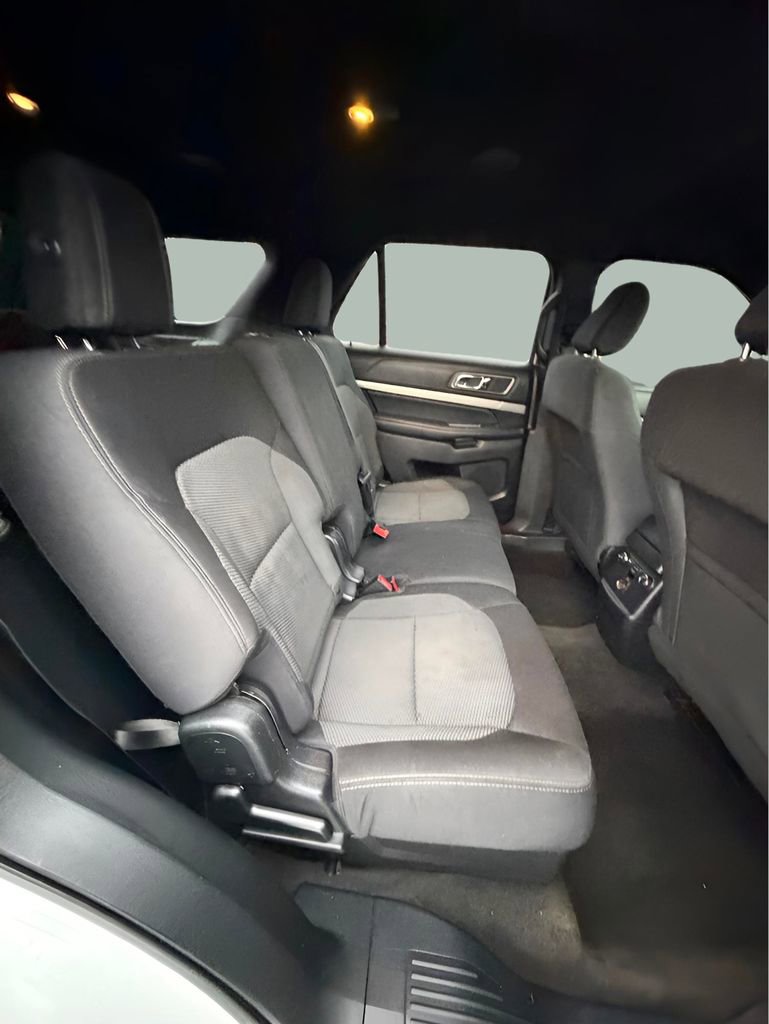 Certified 2018 Ford Explorer XLT FWD image 19