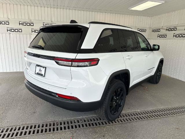 Used 2025 Jeep Grand Cherokee Altitude AWD/4WD image 10