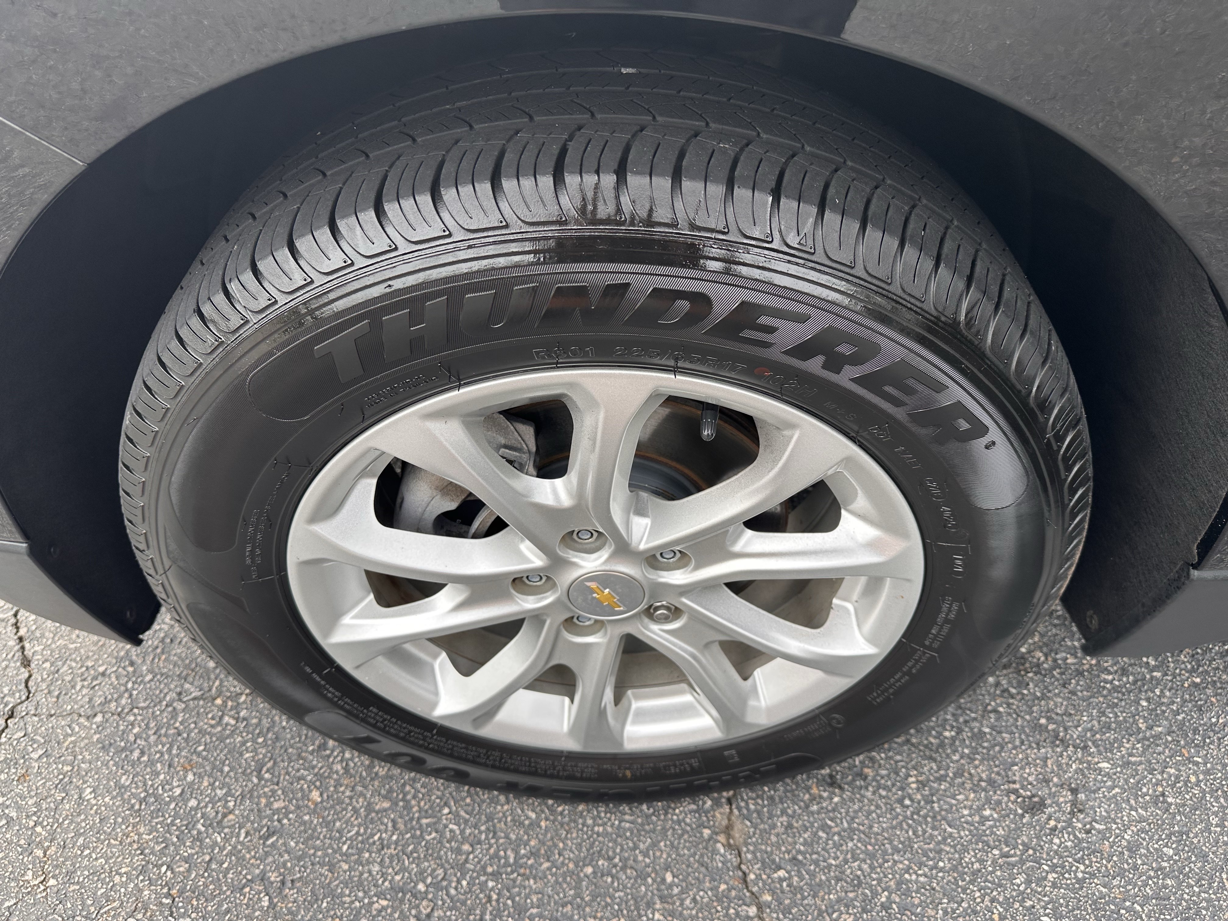 Used 2020 Chevrolet Equinox LT FWD image 27