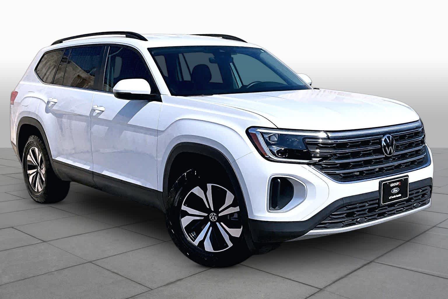 Used 2025 Volkswagen Atlas SE FWD image 3