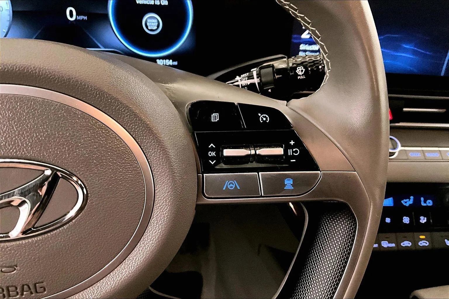 Used 2023 Hyundai Elantra SEL w/ Convenience Package image 18