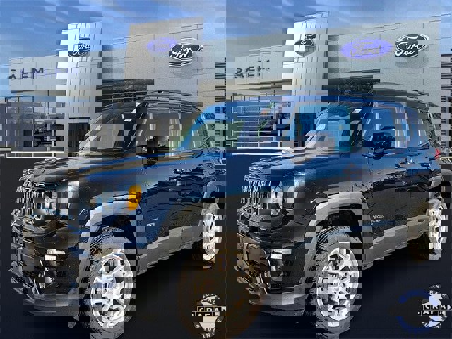 Used 2019 Jeep Renegade Latitude w/ Cold Weather Group image 6