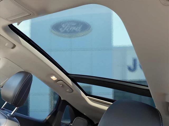 Certified 2022 Ford Escape Titanium w/ Class II Trailer Tow Package AWD/4WD image 20