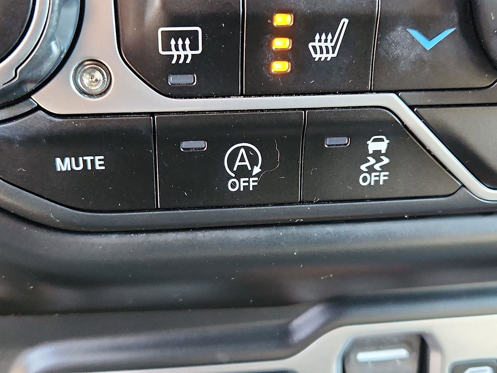 Used 2018 Jeep Wrangler Unlimited Sahara image 26