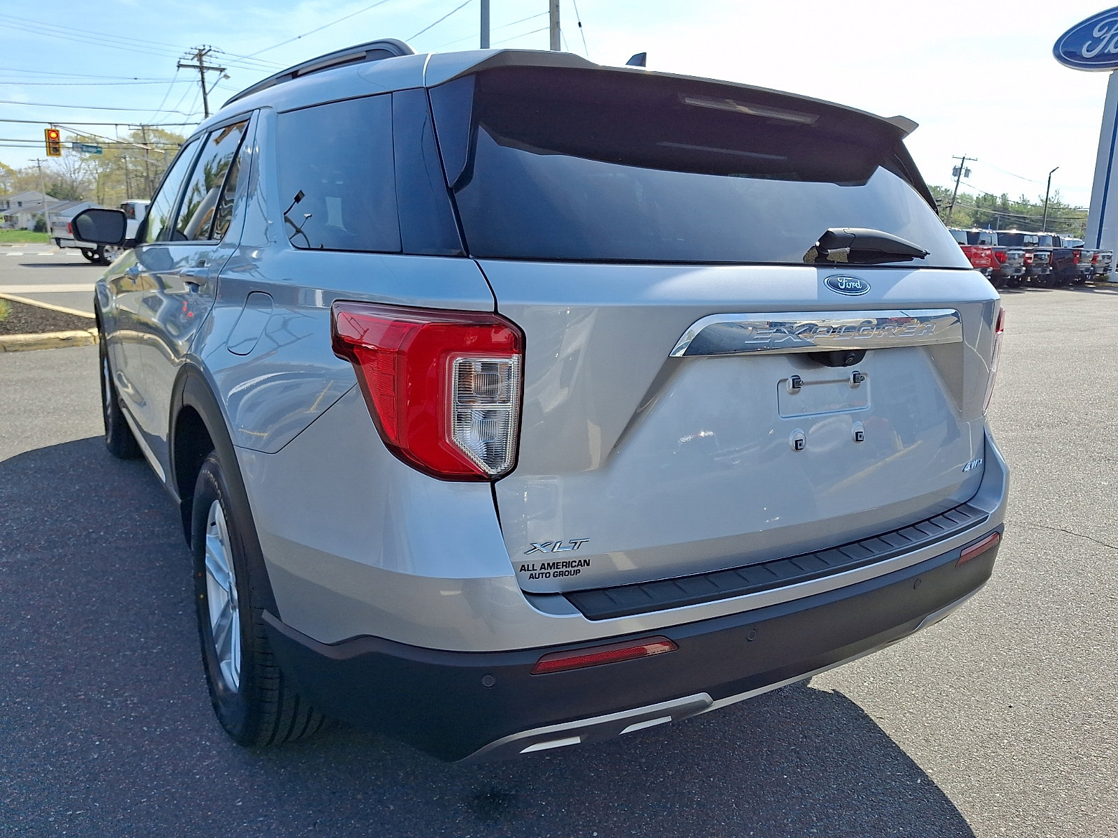 Certified 2022 Ford Explorer XLT w/ Equipment Group 202A AWD/4WD image 8
