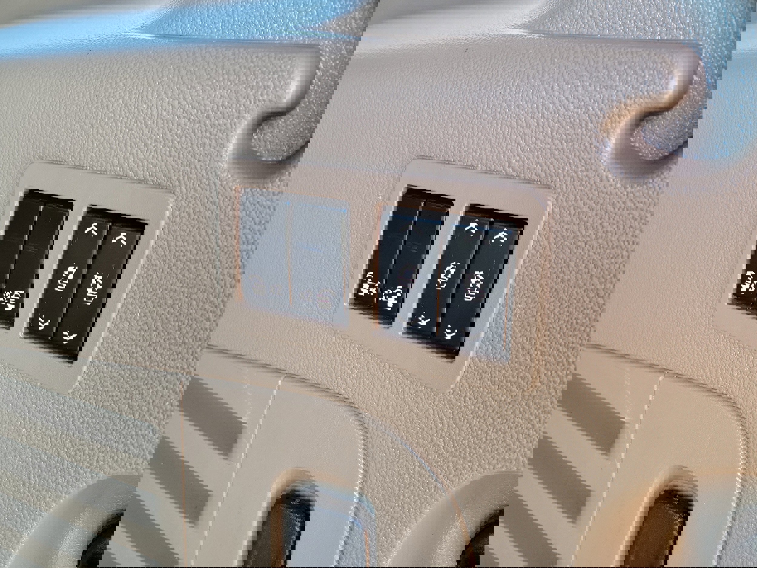 Used 2018 Chevrolet Suburban LT w/ Luxury Package image 10