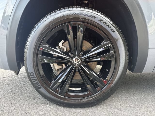 Used 2023 Volkswagen Atlas Cross Sport SEL R-Line AWD/4WD image 10