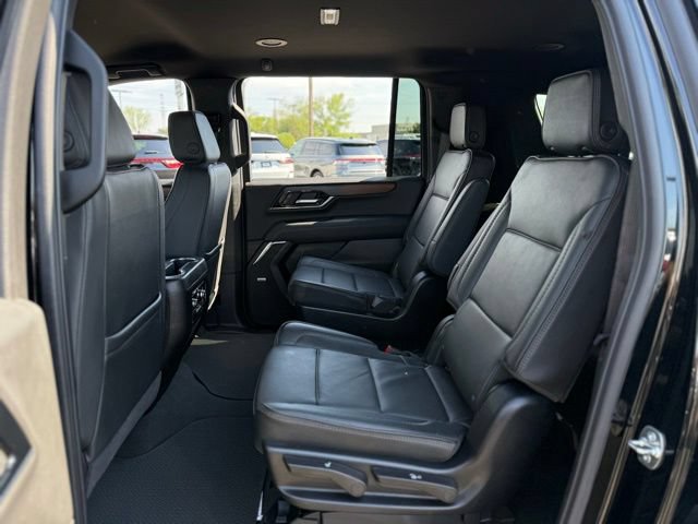 Used 2025 GMC Yukon XL Denali AWD/4WD image 16