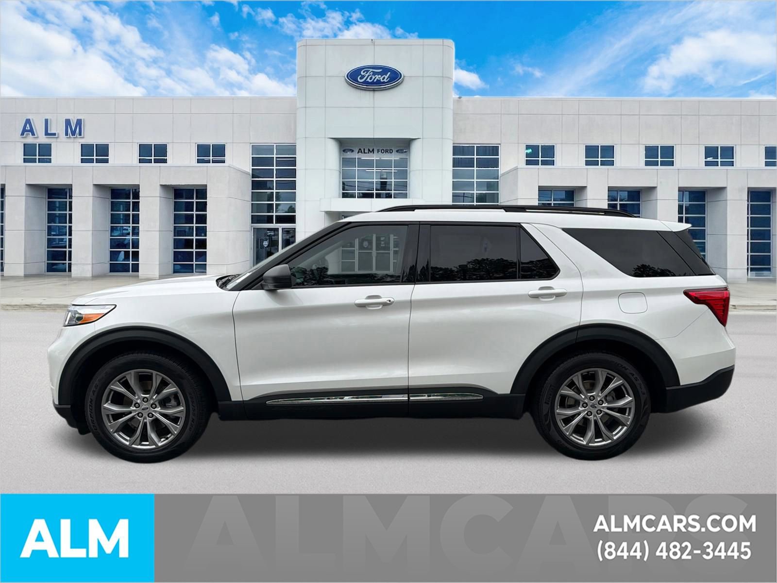 Certified 2022 Ford Explorer XLT w/ Equipment Group 202A RWD image 9