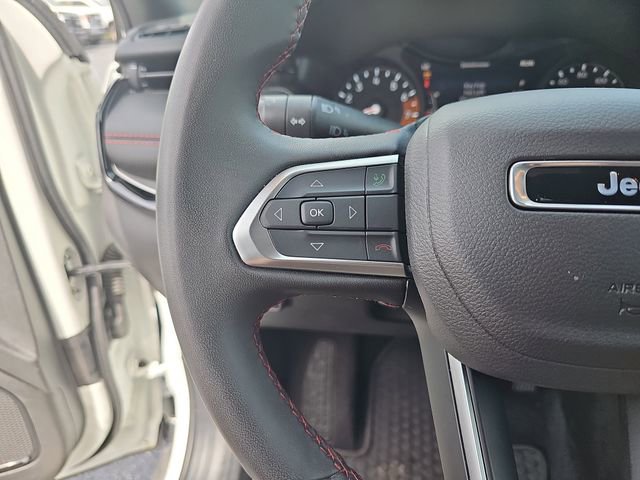 Used 2025 Jeep Compass Trailhawk AWD/4WD image 18