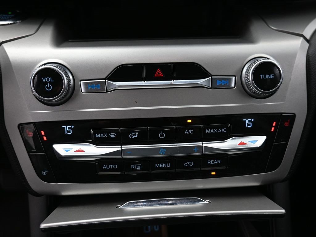 Certified 2021 Ford Explorer XLT w/ Equipment Group 202A image 9