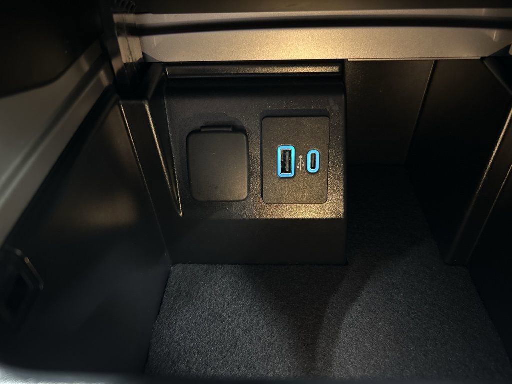 Certified 2023 Ford Explorer XLT w/ Equipment Group 202A image 23