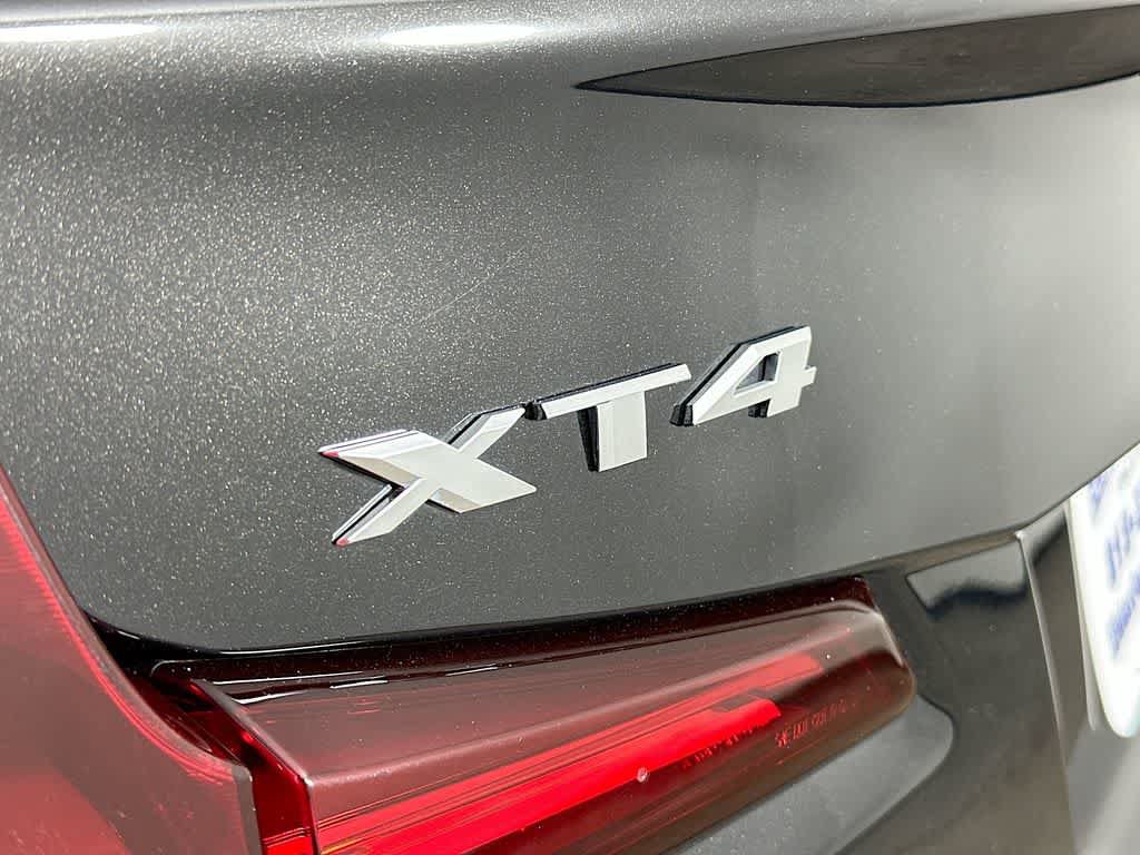 Used 2024 Cadillac XT4 Premium Luxury FWD image 7
