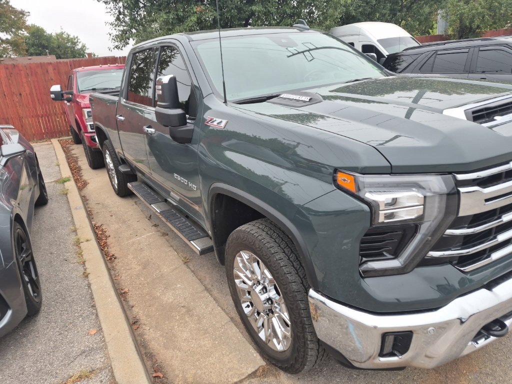 Used 2026 Chevrolet Silverado 2500 LTZ w/ LTZ Premium Package AWD/4WD image 31