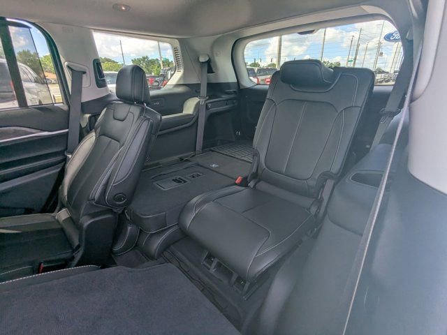 Used 2023 Jeep Grand Cherokee L Limited w/ Luxury Tech Group II AWD/4WD image 15