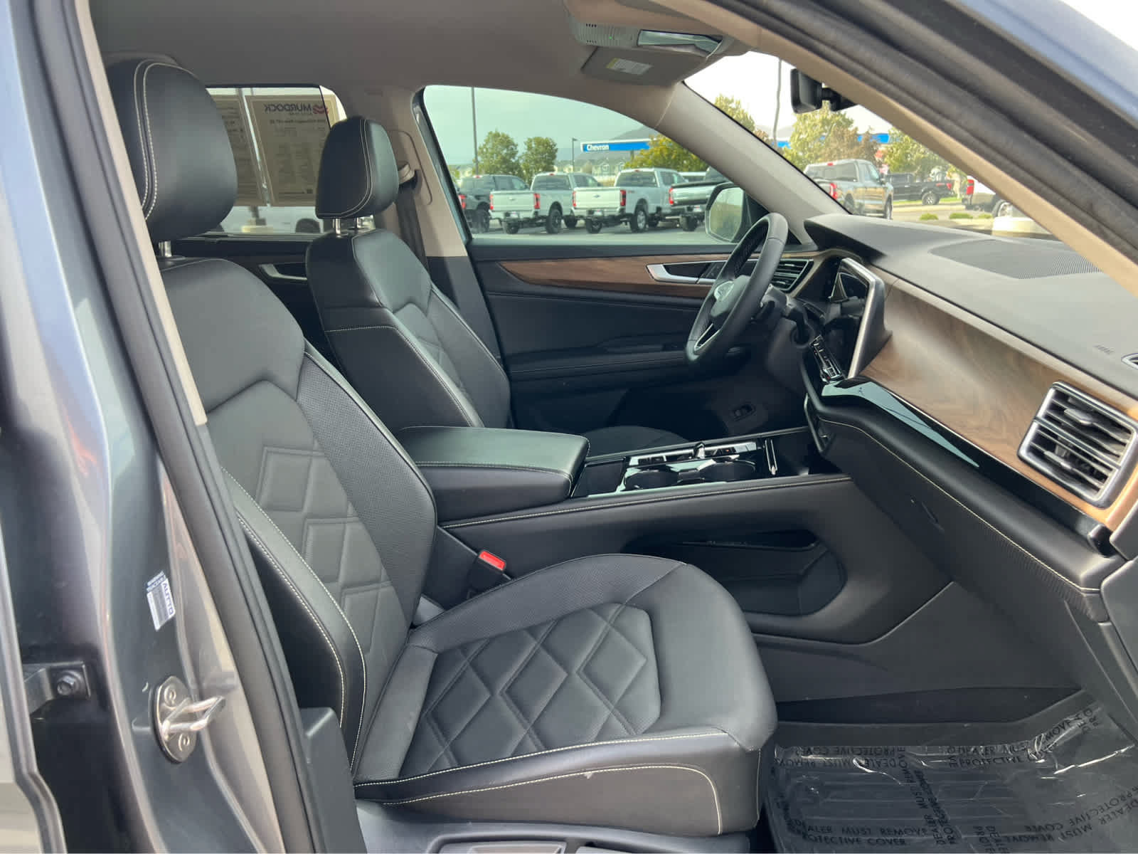 Used 2024 Volkswagen Atlas SE AWD/4WD image 4