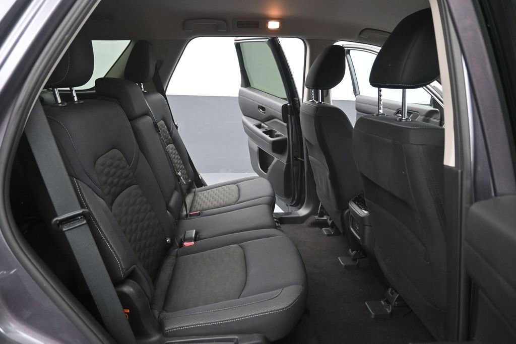 Used 2025 Nissan Pathfinder SV FWD image 26