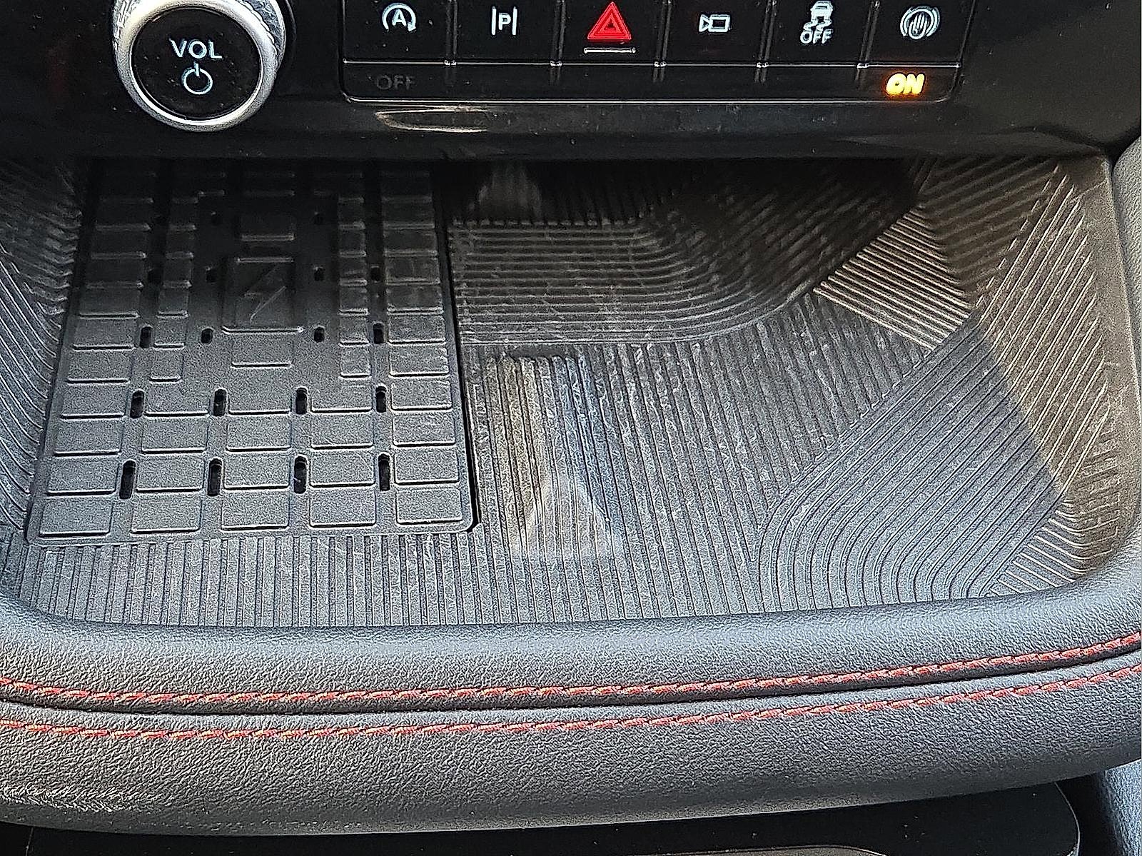 Certified 2025 Ford Explorer ST-Line w/ Premium Package image 18