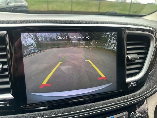 Used 2023 Chrysler Pacifica Limited image 41