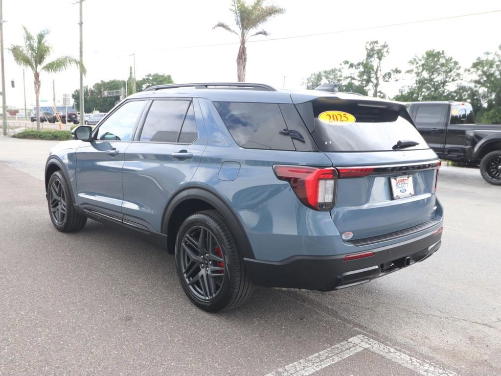 Certified 2025 Ford Explorer ST-Line w/ Premium Package image 3