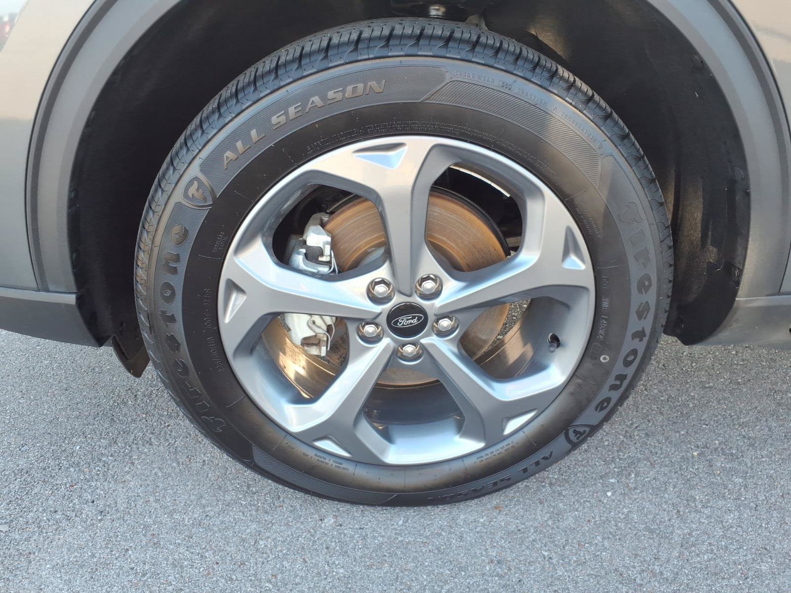 Certified 2025 Ford Escape ST-Line Select AWD/4WD image 9