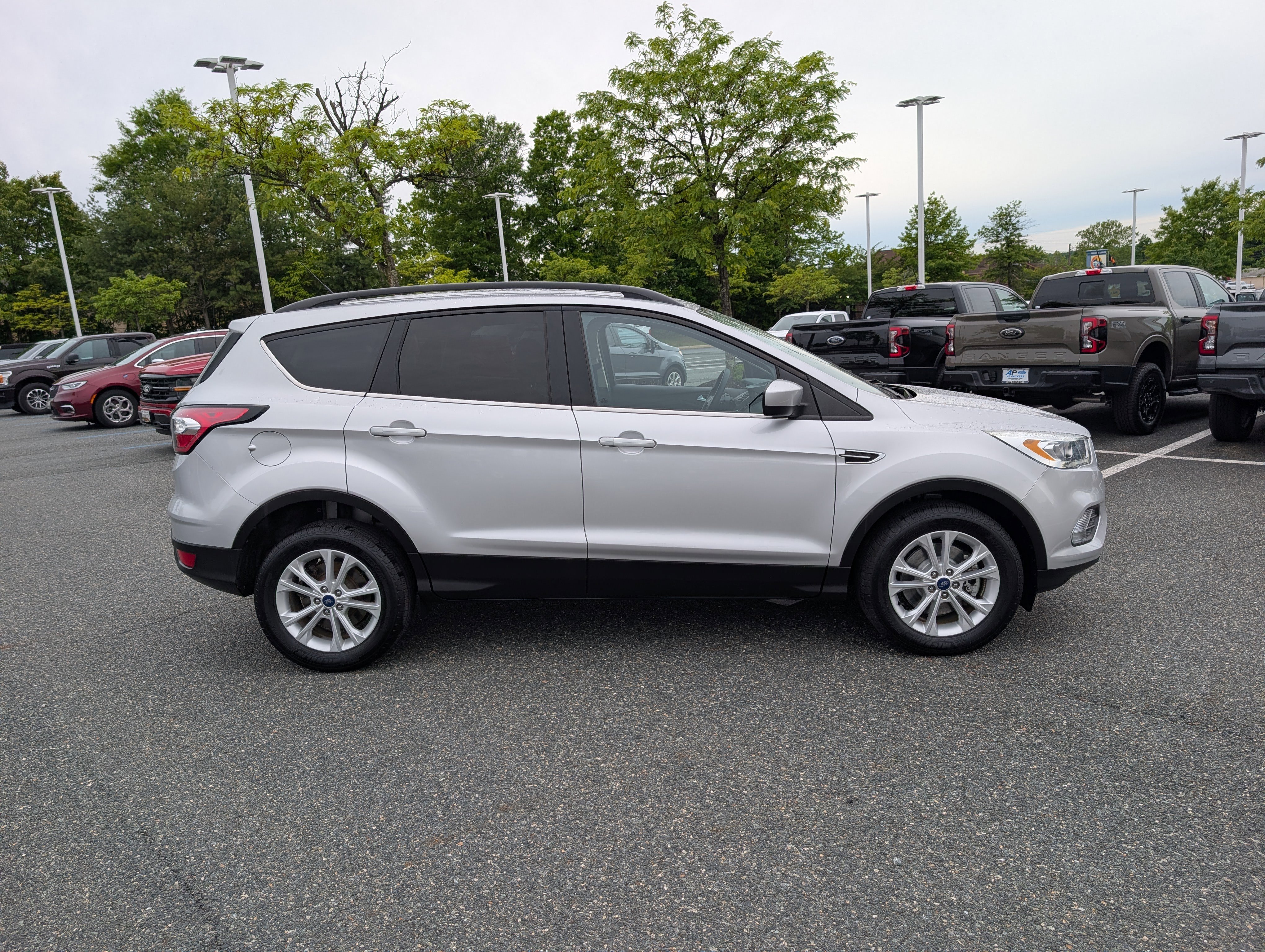 Certified 2017 Ford Escape SE w/ Equipment Group 201A AWD/4WD image 2