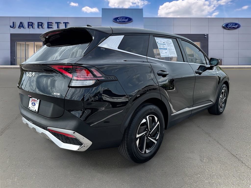 Used 2025 Kia Sportage LX FWD image 7