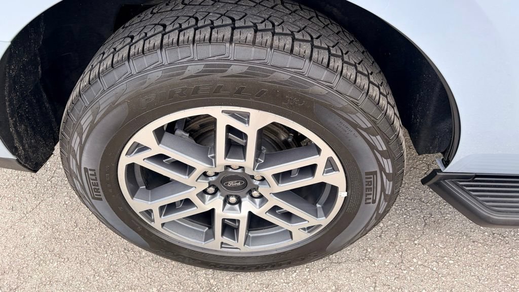 Certified 2025 Ford Expedition Active AWD/4WD image 32