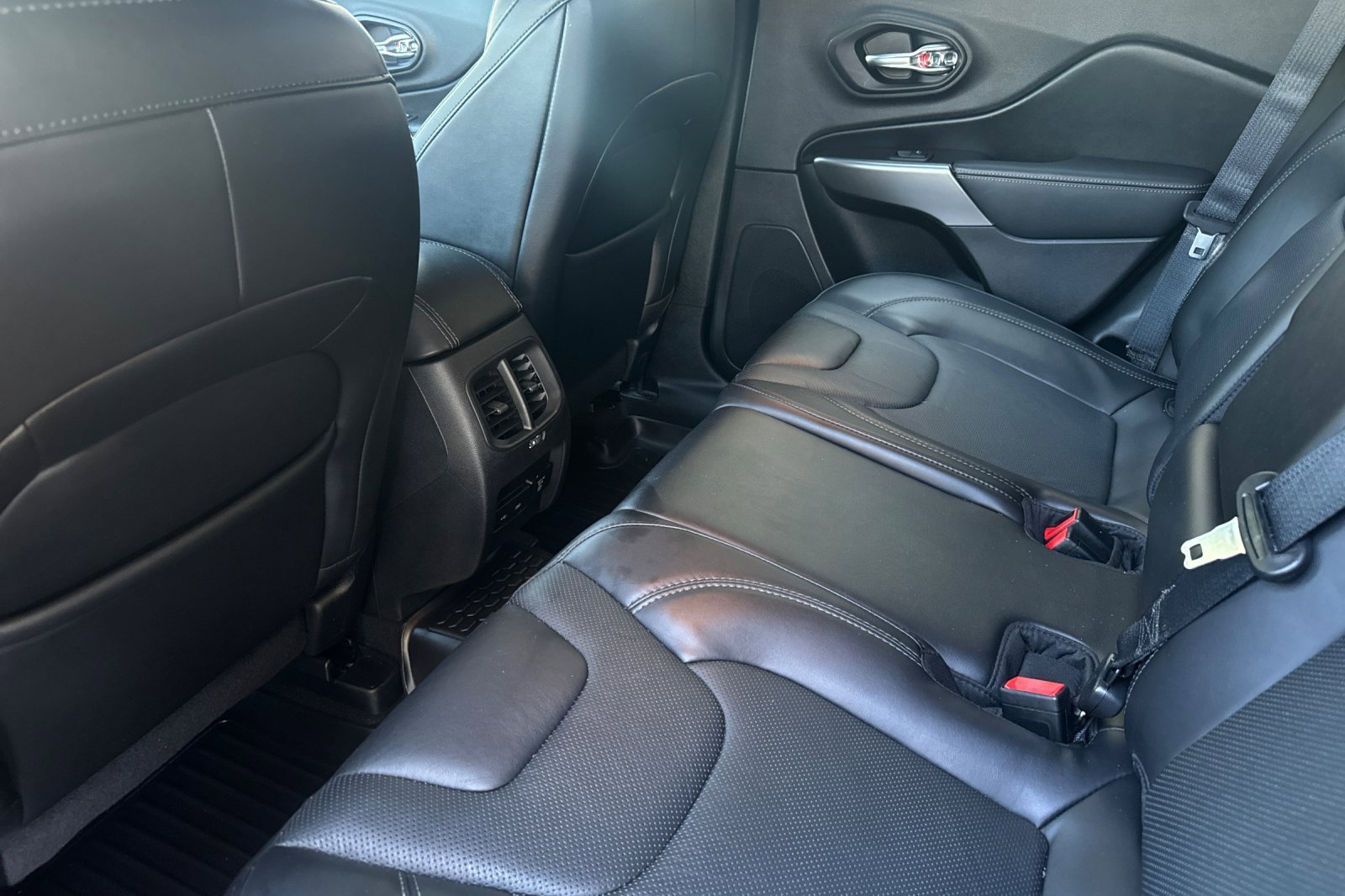 Used 2020 Jeep Cherokee High Altitude image 13