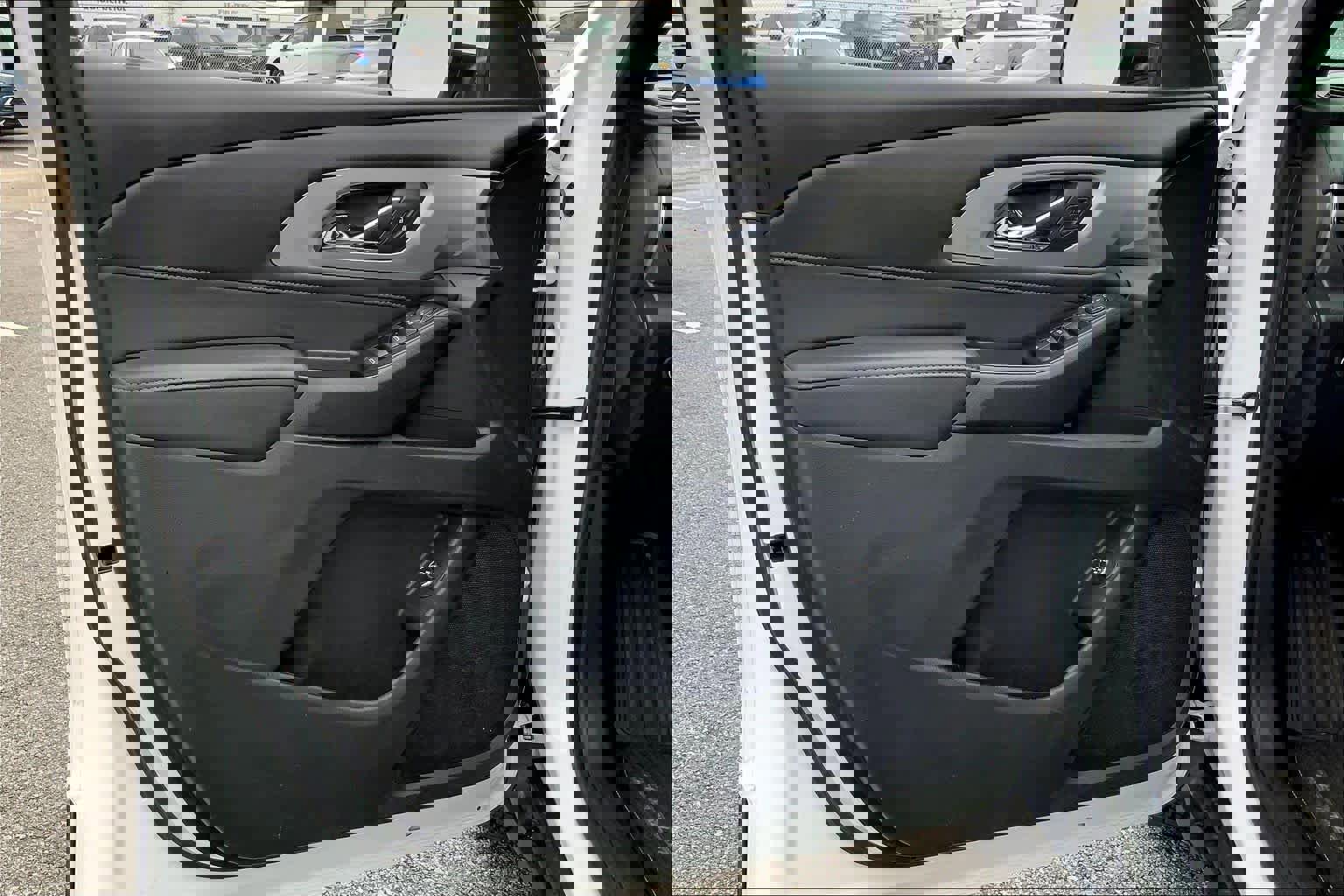 Used 2023 Chevrolet Traverse LT w/ Rear Camera Mirror Package image 21