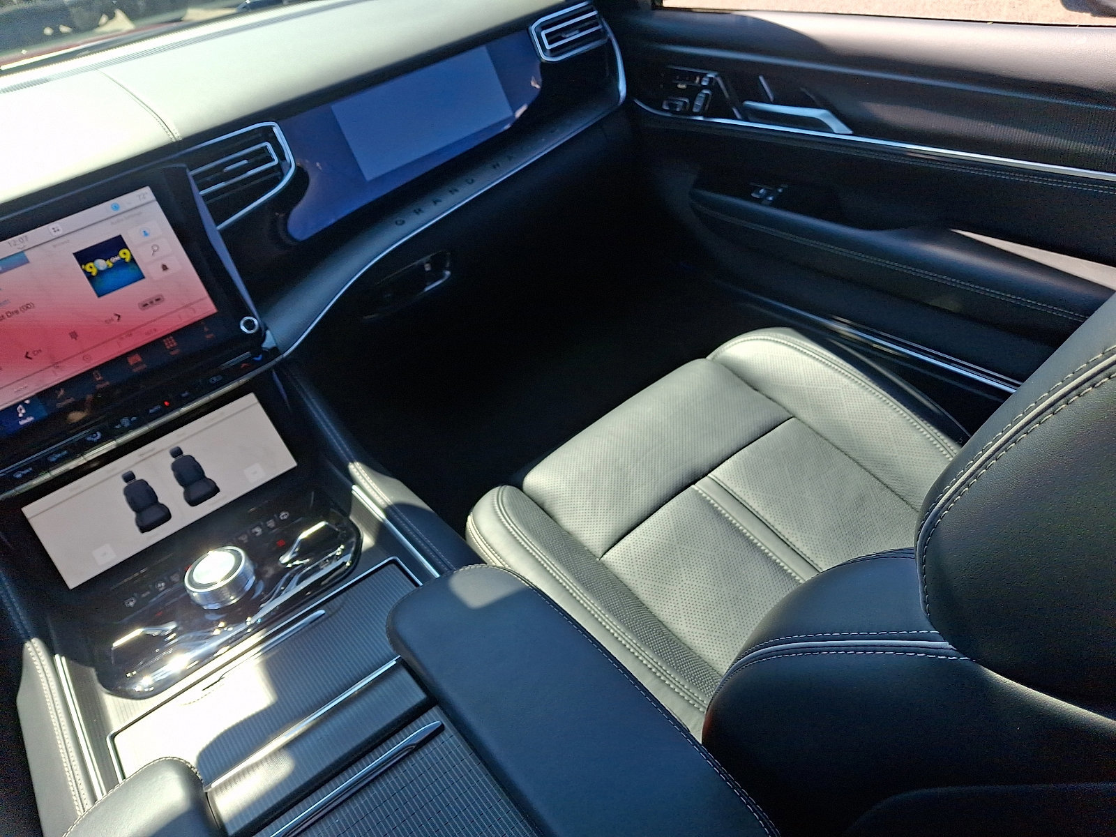 Used 2025 Jeep Grand Wagoneer Series II Obsidian w/ Quick Order Packagew 28T image 15