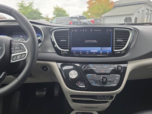 Used 2024 Chrysler Pacifica Touring-L FWD image 25