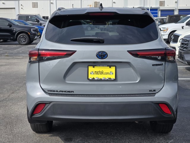 Used 2024 Toyota Highlander XLE image 4