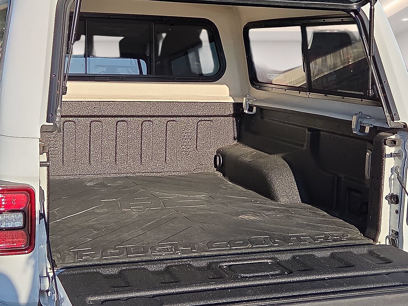 Used 2021 Jeep Gladiator Mojave AWD/4WD image 8