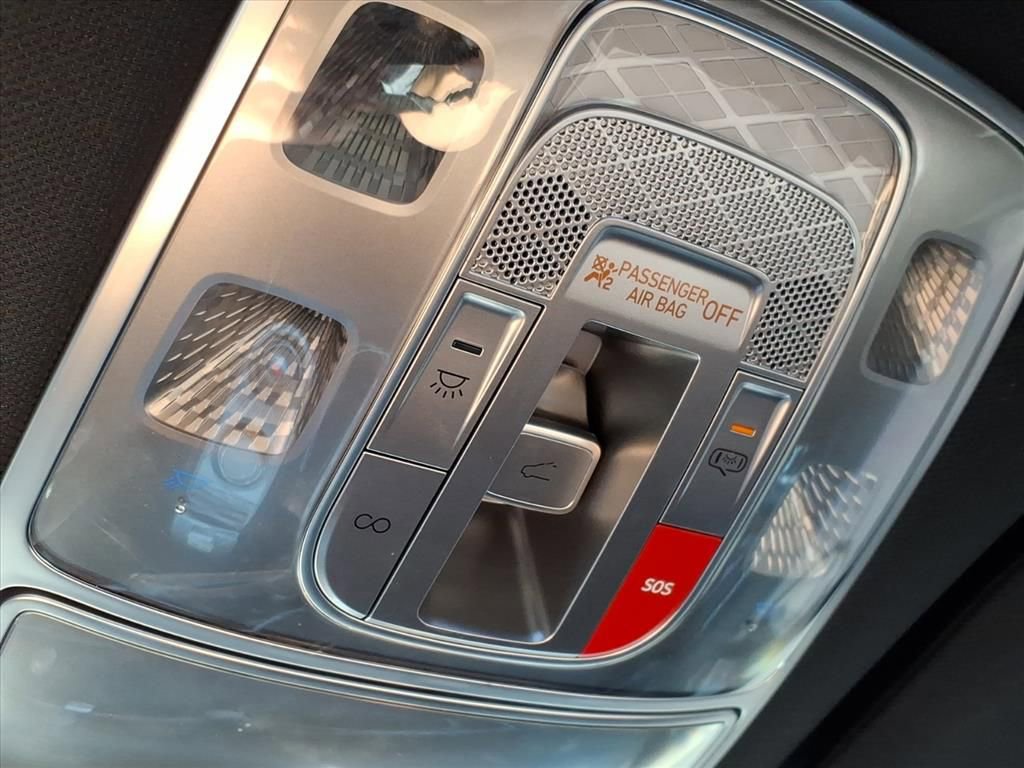 Used 2022 Genesis GV70 2.5T w/ Advanced Package image 25