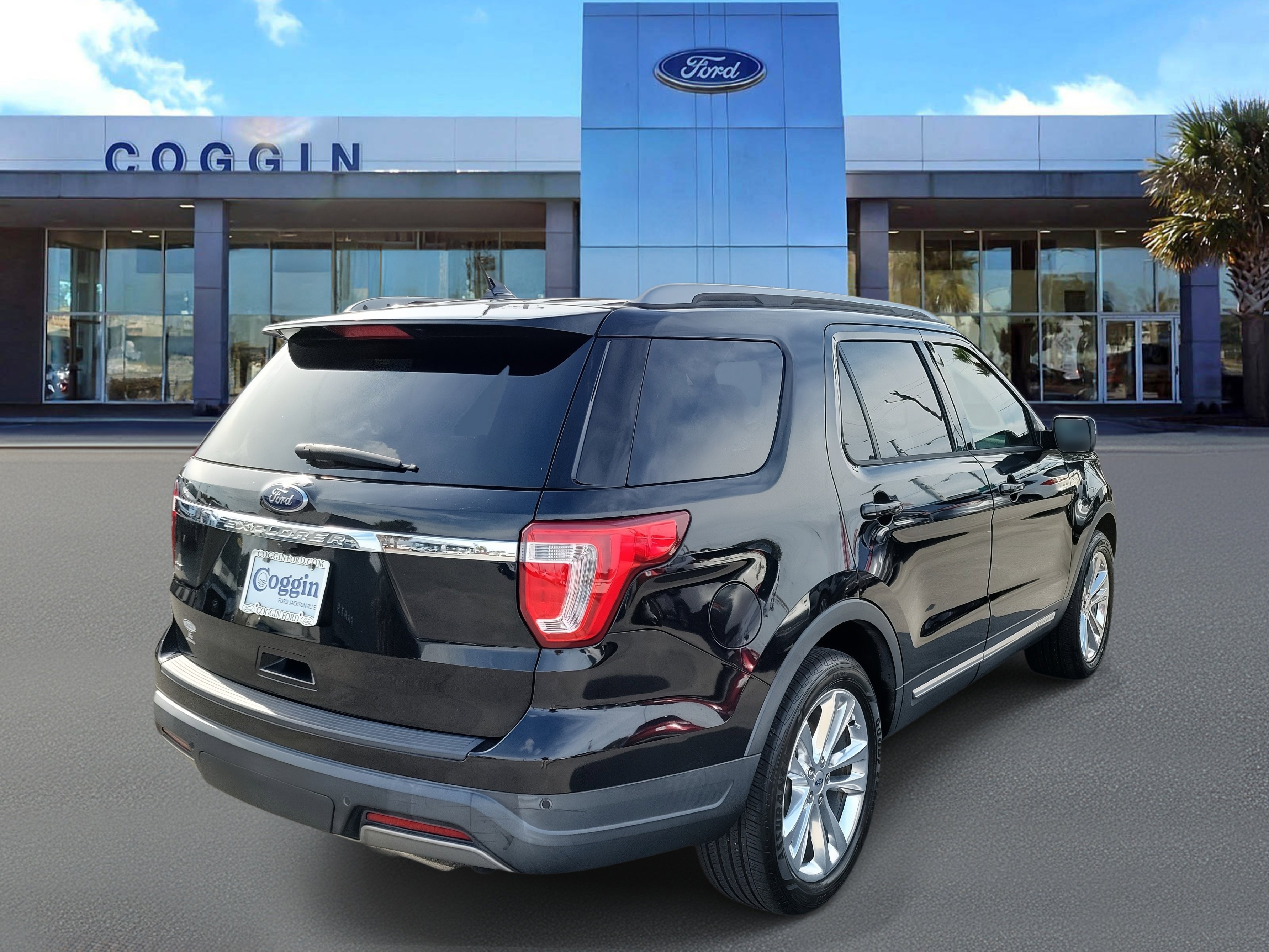 Certified 2019 Ford Explorer XLT w/ Equipment Group 202A image 3