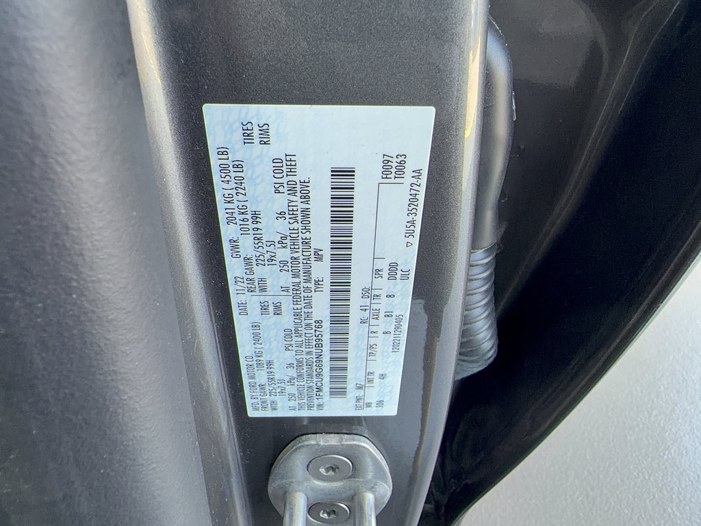 Certified 2022 Ford Escape SE w/ SE Sport Appearance Package AWD/4WD image 35