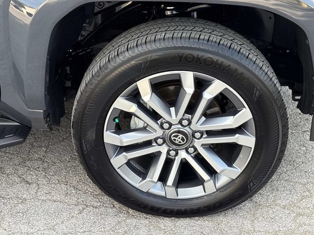 Used 2025 Toyota 4Runner Limited AWD/4WD image 9