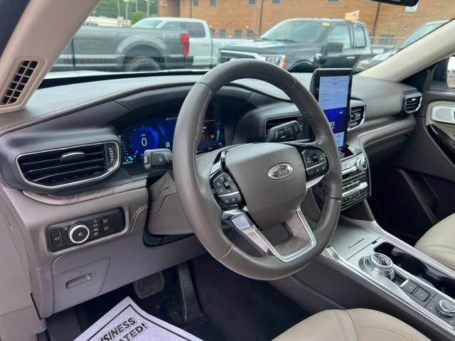 Certified 2023 Ford Explorer Platinum w/ Technology Package AWD/4WD image 7