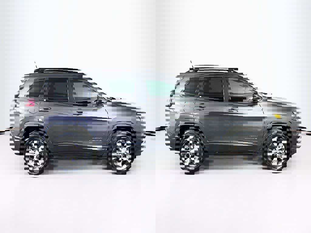 Used 2022 Jeep Cherokee Limited image 6