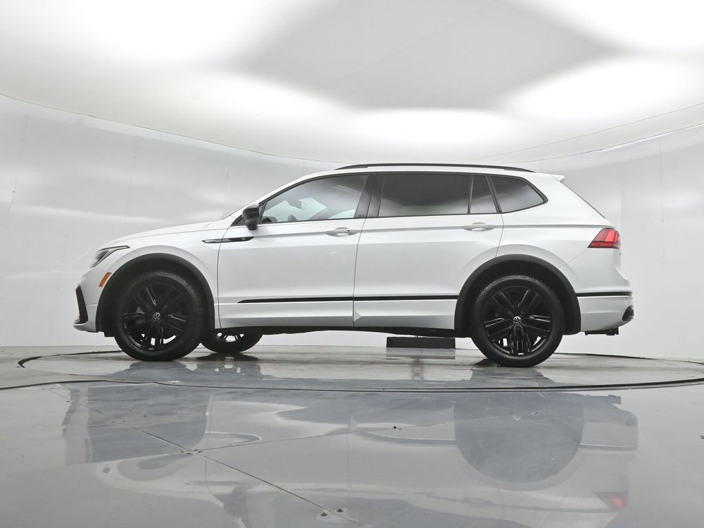Used 2022 Volkswagen Tiguan SE R-Line image 26