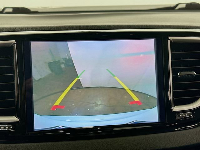 Used 2024 Chrysler Pacifica Touring-L image 16